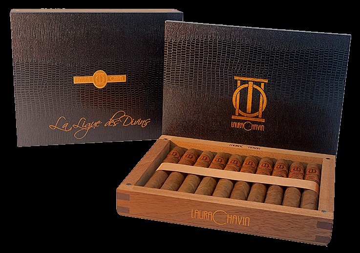 Laura Chavin La Ligue Des Divins Gran Corona - Box Of 10 Cigars